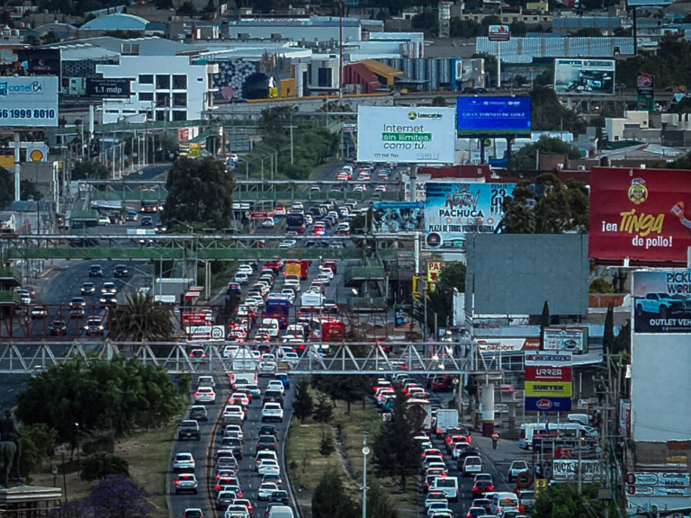 Se acabaron las excusas: invadir el carril del Tuzobús ya tiene precio y el reloj corre