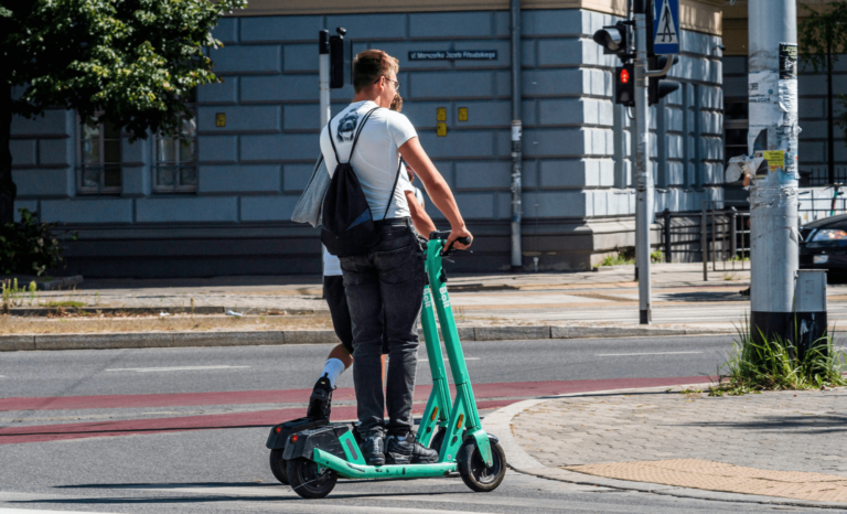 ¿Te van a pedir licencia para tu scooter en Hidalgo? El gobernador Menchaca ya lo está analizando